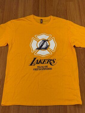 LAKERS Basketball Thank You First Responders Gold Purple T-Shirt SZ XL Pre-Owned
